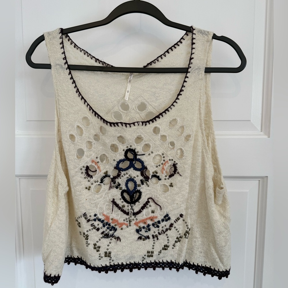 Free People DESERT WONDER Embellished Embroidered
Eyelet Tank. Never worn. NWOT.